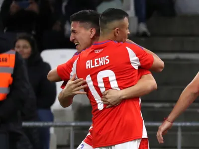 Superó a otro histórico de La Roja: El importante registro que alcanzó Alexis Sánchez ante Francia