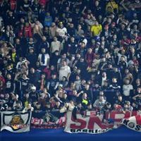 Duro golpe: Se aplicó severa sanción a hinchas de Colo Colo tras desmanes en partido contra Boca Juniors