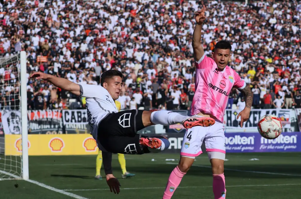 Colo-Colo fue multado por una denuncia de Magallanes.