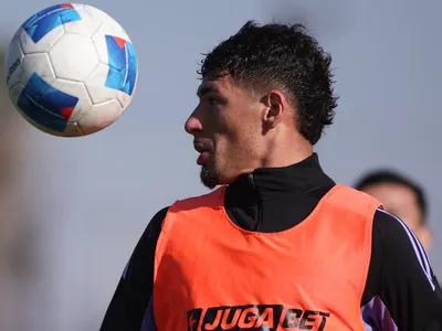 Espera su chance: El gran beneficiado en Colo-Colo ante posible salida de Alan Saldivia a Brasil