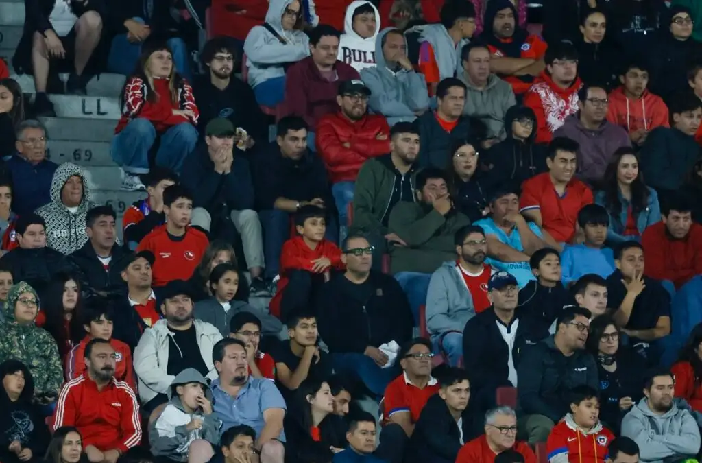 Los hinchas tendrán garantizadas las facilidades para su retorno a casa tras el encuentro. Foto: Andres Pina/Photosport.