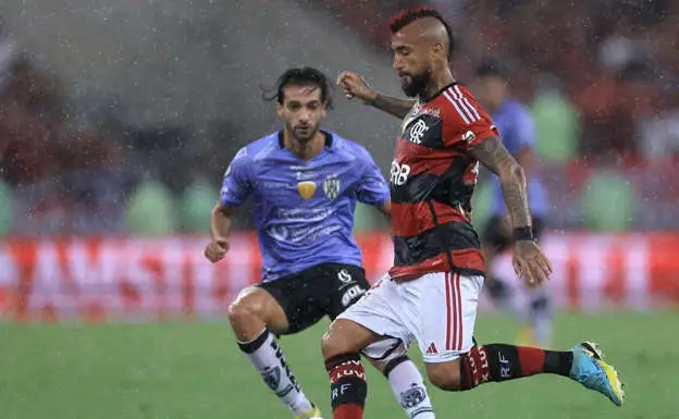 Arturo Vidal fue titular en la derrota del Flamengo ante Independiente del Valle por la Recopa Sudamericana.