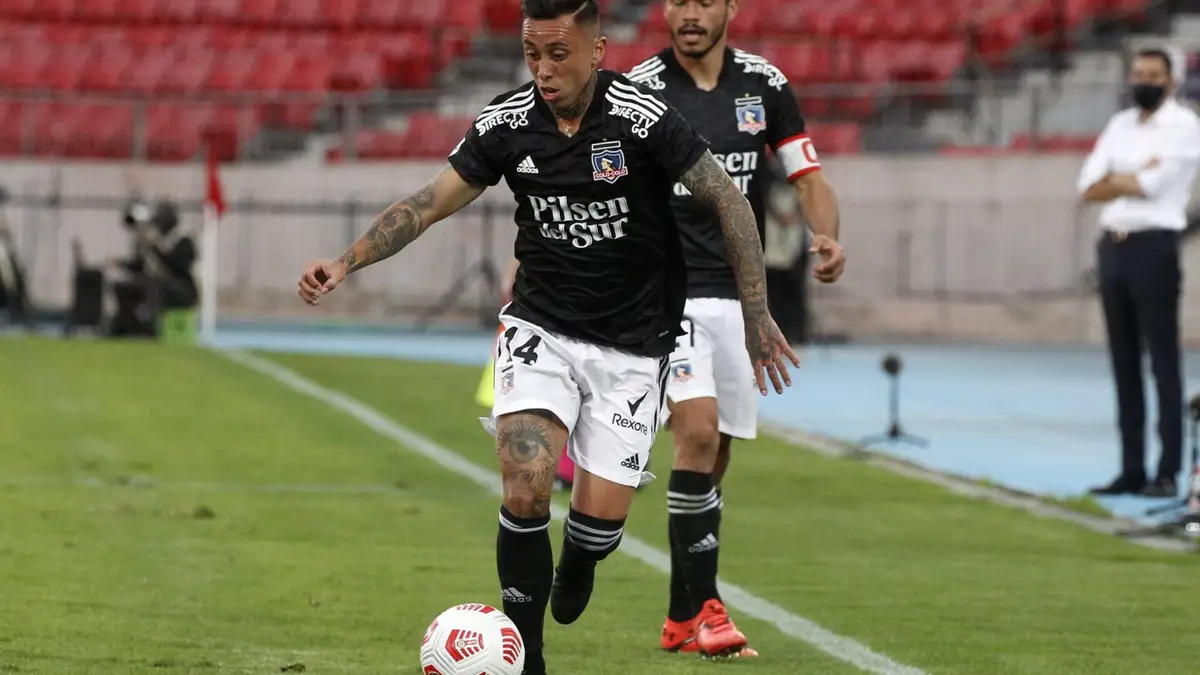 Futbol, Universidad Católica vs Colo Colo. Supercopa 2020. El jugador de Colo Colo Martin Rodriguez juega el balón contra Universidad Catolica durante el partido por la Supercopa 2020 en el Estadio Nacional Santiago, Chile. 21/03/2021 Jonnathan Oyarzun/Photosport Football, Universidad Católica vs Colo Colo. Supercopa 2020. Colo Colo’s player Martin Rodriguez play the ball against Universidad Catolica during football match at Nacional stadium. Santiago, Chile. 21/03/2021 Jonnathan Oyarzun/Photosport