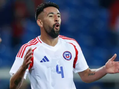 Se acerca el nuevo fichaje: Informan que Mauricio Isla llegó a un acuerdo para reforzar Colo-Colo