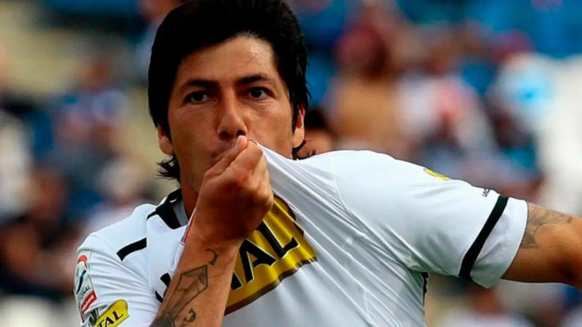 El ex mediocampista no sufrió lesiones en el tenso momento vivido.