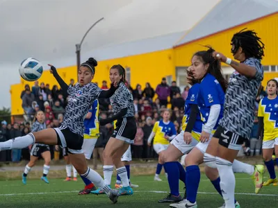 Goleada monumental: Colo-Colo Femenino arrasa ante selección de Punta Arenas en histórico partido amistoso
