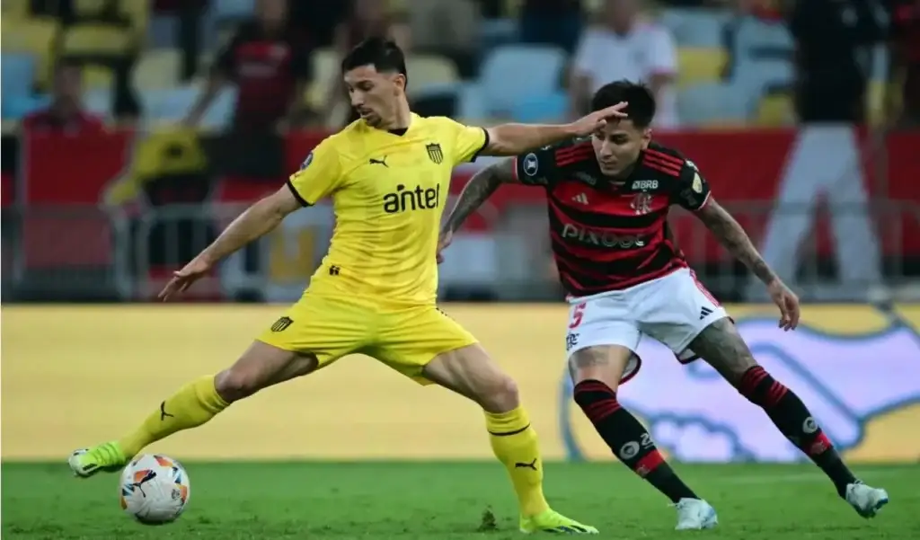 Peñarol derrotó a Flamengo en Brasil por Copa Libertadores.