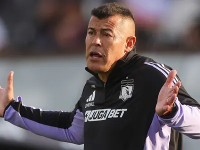 ¿Sin lateral derecho? Jorge Almirón sorprende con esta medida para el duelo de Colo-Colo con la U