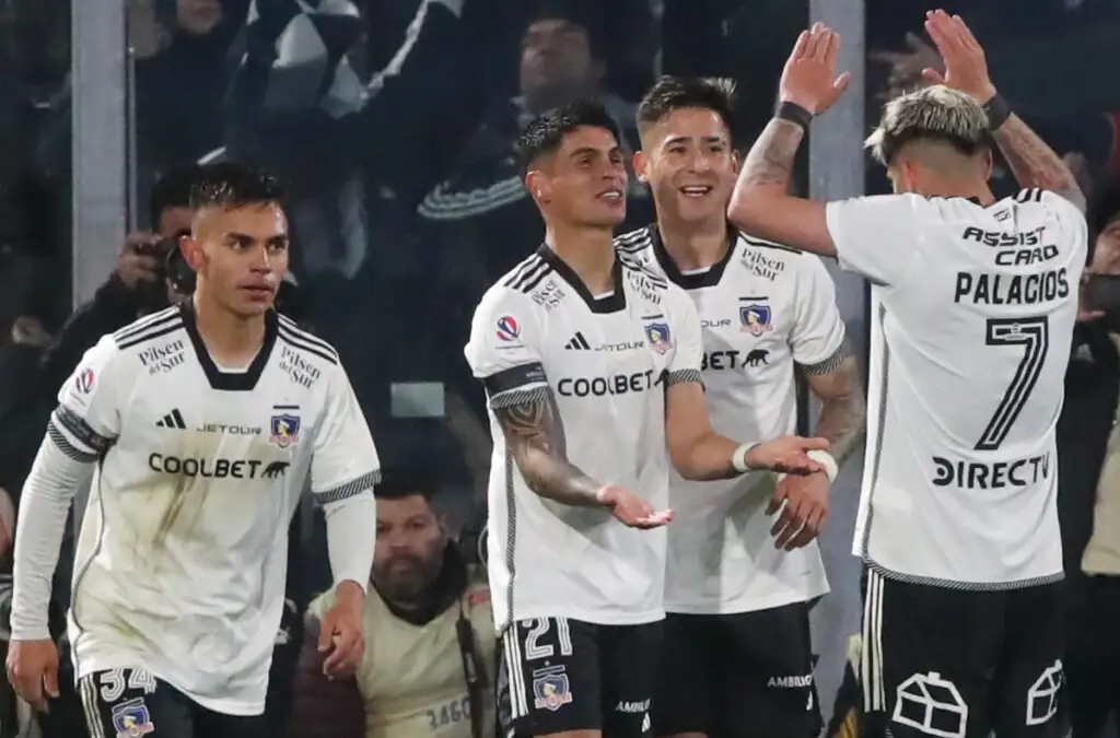 Colo-Colo venció a Ñublense y le sigue dando caza a la U en el Campeonato Nacional.