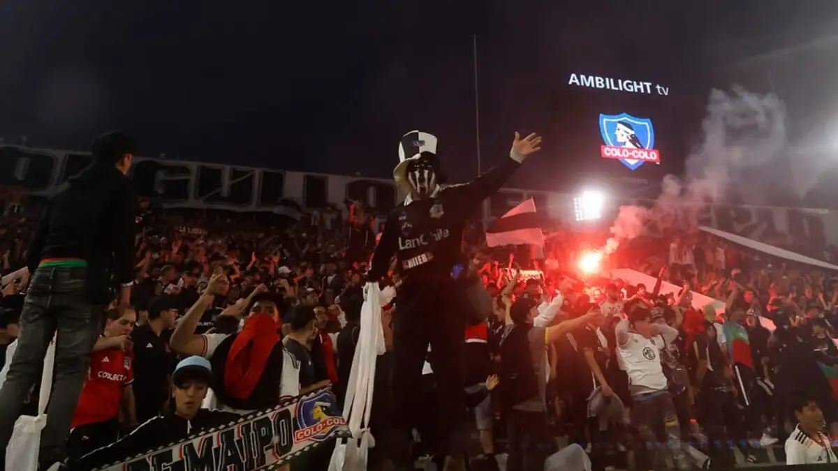 Hinchas de Colo-Colo en el Estadio Monumental.