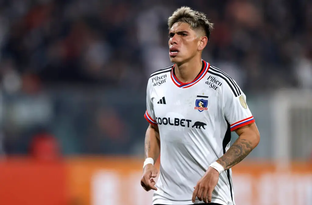 Juan Cristóbal Guarello cargó en contra de Carlos Palacios y los refuerzos de Colo-Colo.