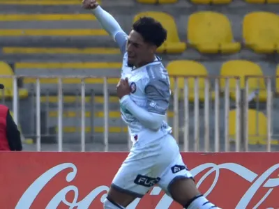 El primero como profesional: Dylan Portilla se luce con golazo en la clasificación de Deportes Limache