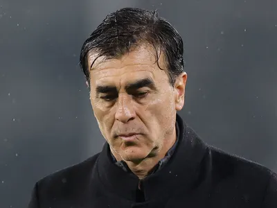 Albergará el Superclásico entre Colo-Colo y la U: Gustavo Quinteros arremete contra la disposición de la cancha del Estadio Santa Laura