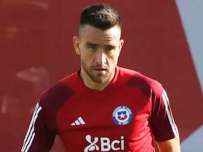 Le cerró la puerta: Ex defensor nacional se opone a posible nominación de Matías Zaldivia a La Roja adulta