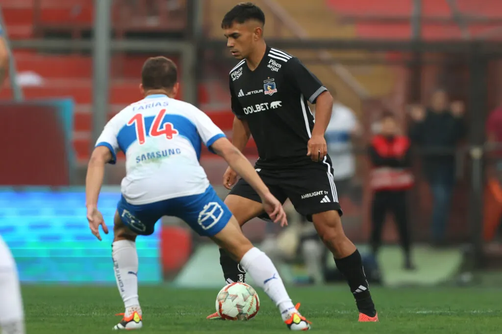 Pizarro jugando el clásico contra la UC.