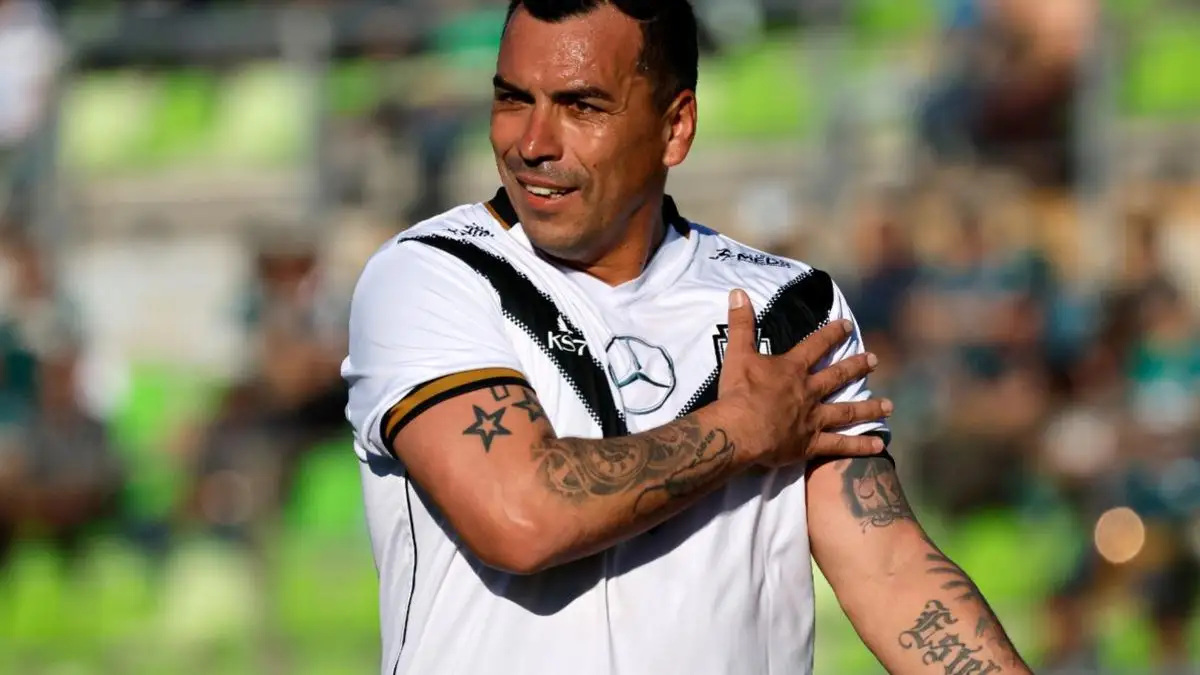 Esteban Paredes.