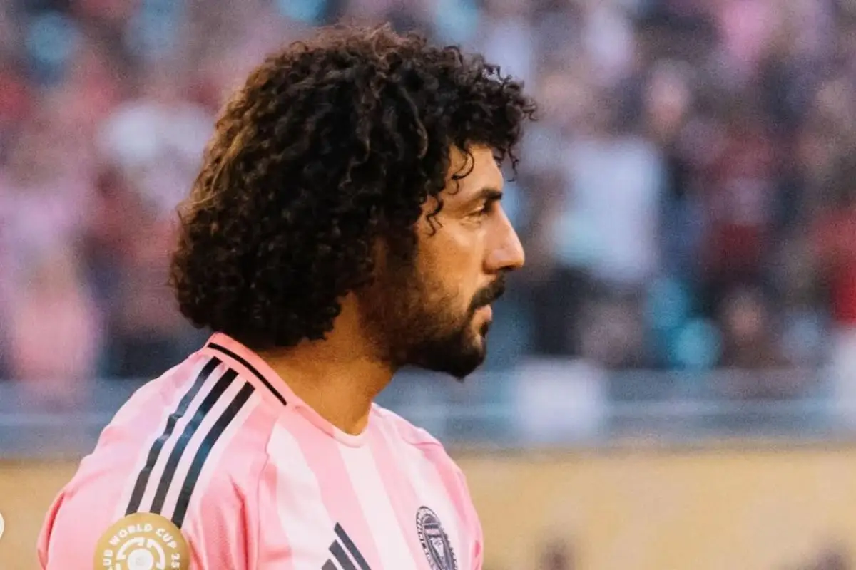 Maxi Falcón despejó nuevamente un balón sobre la línea.