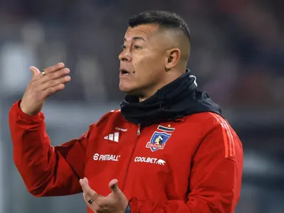 No son considerados: Los dos jugadores que Jorge Almirón dejó fuera del partido ante Deportes Quillón