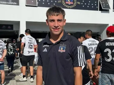Al estilo Pablo Solari: Fidel Tourn, el joven delantero argentino que arribó a Colo-Colo