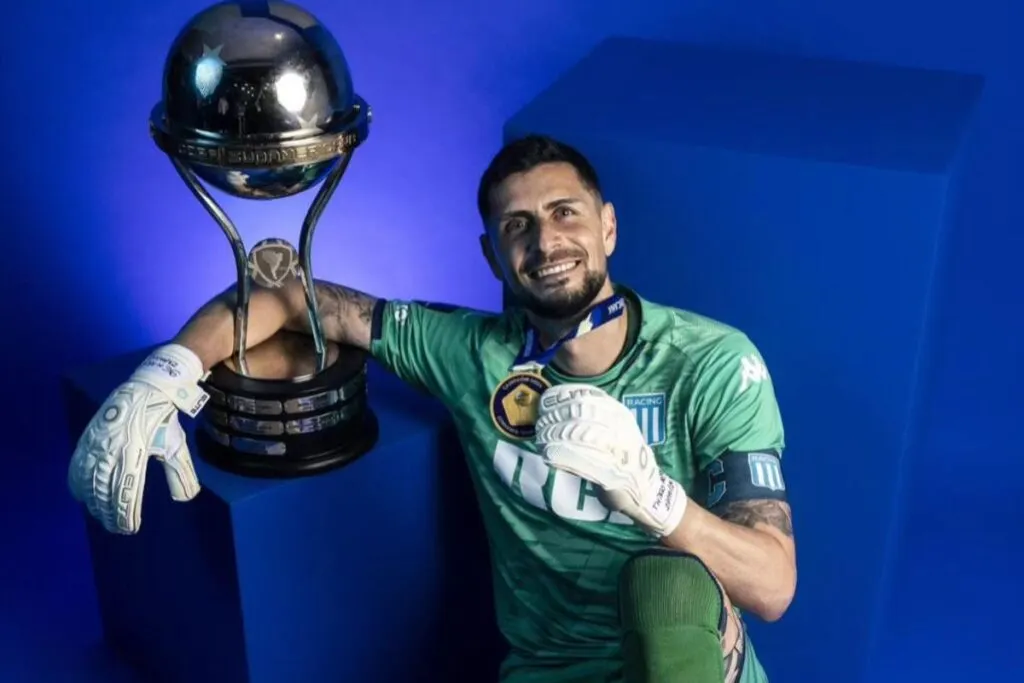 Gabriel Arias celebrando la obtención de la Copa Sudamericana.