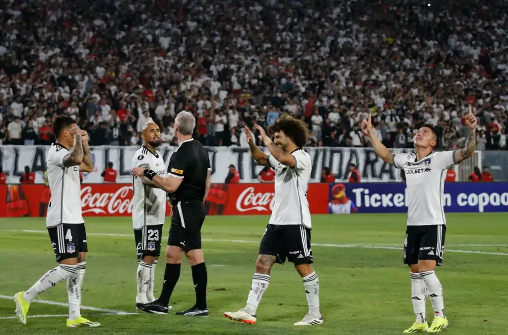 Futbol, Colo Colo vs TrinidenseTercera ronda, Copa Libertadores 2024.El jugador de Colo Colo Cristian Zavala, derecha, celebra su gol contra Trinidense durante el partido de copa libertadores disputado en el estadio Monumental en Santiago, Chile.13/03/2024Dragomir Yankovic/PhotosportFootball, Colo Colo vs Trinidense3nd round, Copa Libertadores 2024.Colo Colo’s player Cristian Zavala, right, celebrates after scoring against Trinidense during the copa libertadores match at the Monumental stadium in Santiago, Chile.13/03/2024Dragomir Yankovic/Photosport