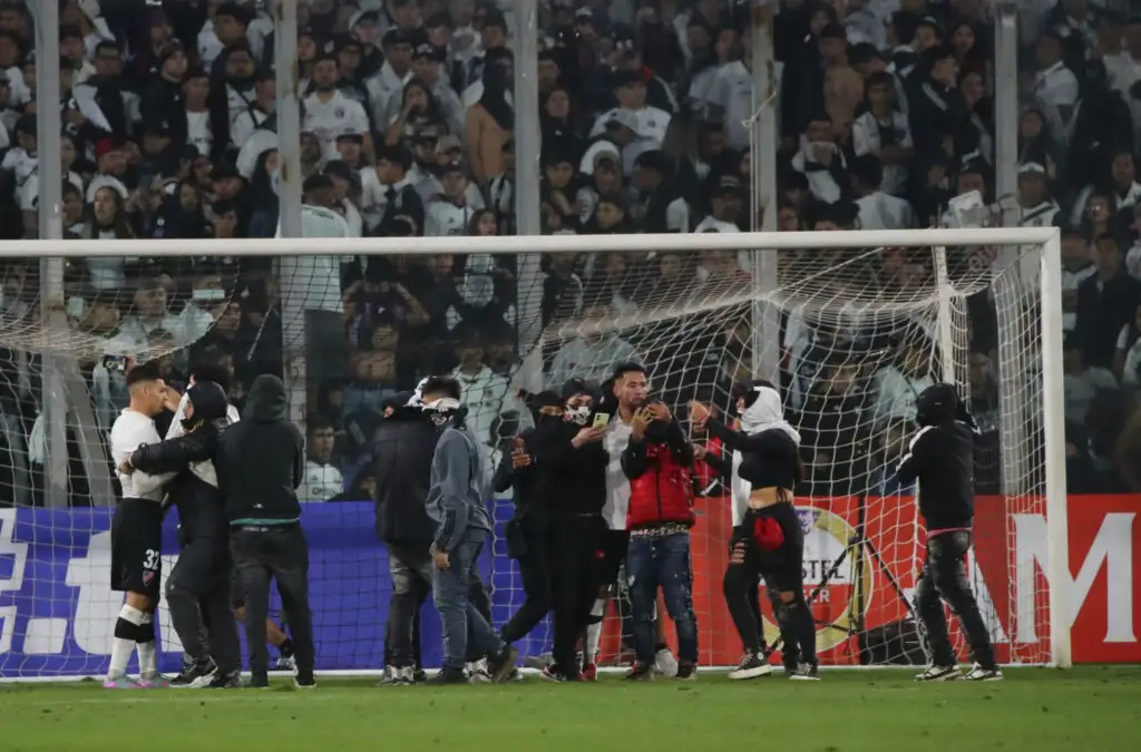 Invasión a la cancha del Estadio Monumental en Copa Libertadores.