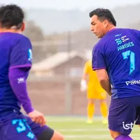 Hinchas lapidan a Esteban Paredes por polémica jugada con San Antonio Unido: «No está en Colo-Colo para que le regalen penales»