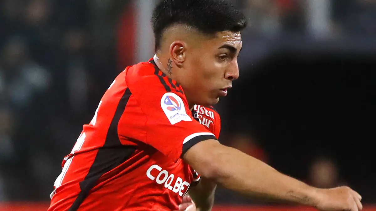 Jordhy Thompson en pleno partido de Colo-Colo durante la temporada 2023.
