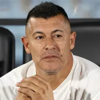 Jorge Almirón mira atento: El 9 que vuelve aparecer en la órbita de Colo-Colo