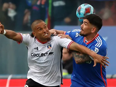 «Qué distintos somos»: Hinchas de Colo-Colo se burlan de jugador de la U tras revelarse conservadora arenga en el Superclásico