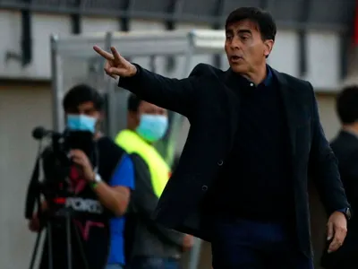 El bonito dilema que tendrá Gustavo Quinteros para el duelo frente a Universidad Católica