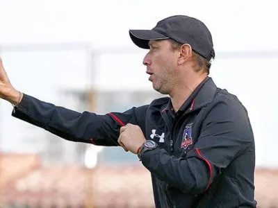 [Archivo] El día que Luis Mena aseguró que los actuales juveniles serían el recambio de Colo-Colo