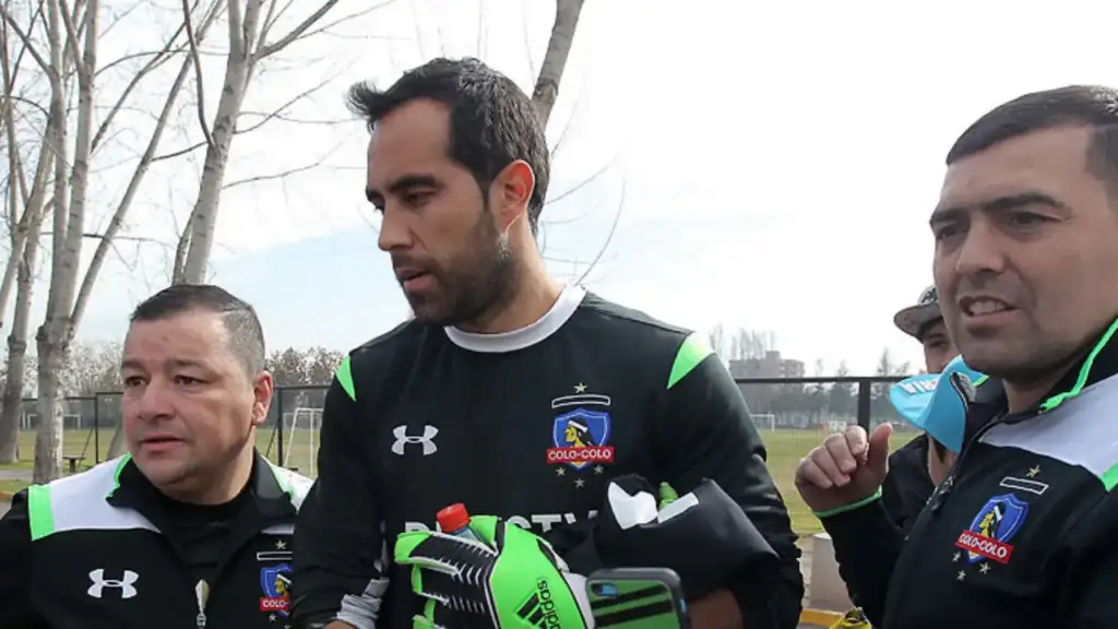 Claudio Bravo aún no sabe si seguirá en Real Betis de cara a la temporada 2023/24
