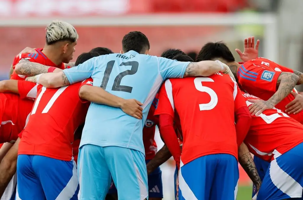 La Selección Chilena probó dos formaciones para enfrentar a Brasil.