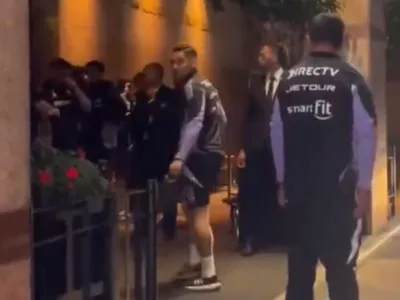 [VIDEO] Metieron presión: Hinchas hacen potente petición al plantel de Colo-Colo en Argentina