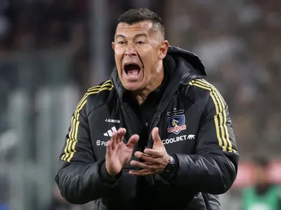 Jorge Almirón encaró a periodista por pregunta sobre dos jugadores de Colo-Colo: «¿Son la solución?»