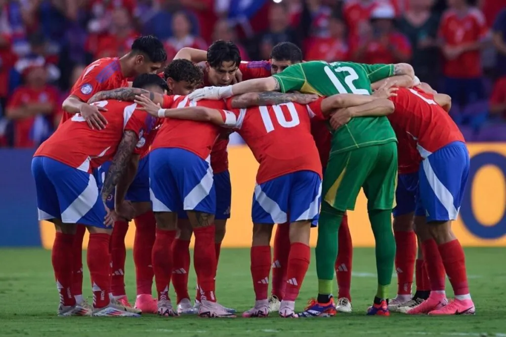 Selección Chilena abrazada