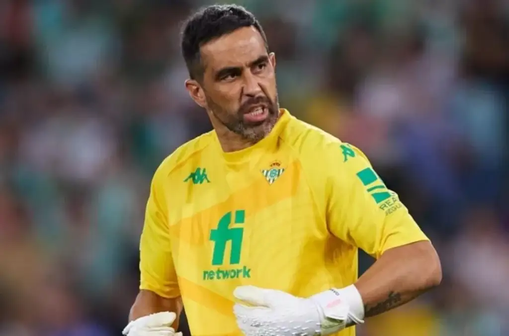 Claudio Bravo terminará contrato con el Real Betis en junio próximo.