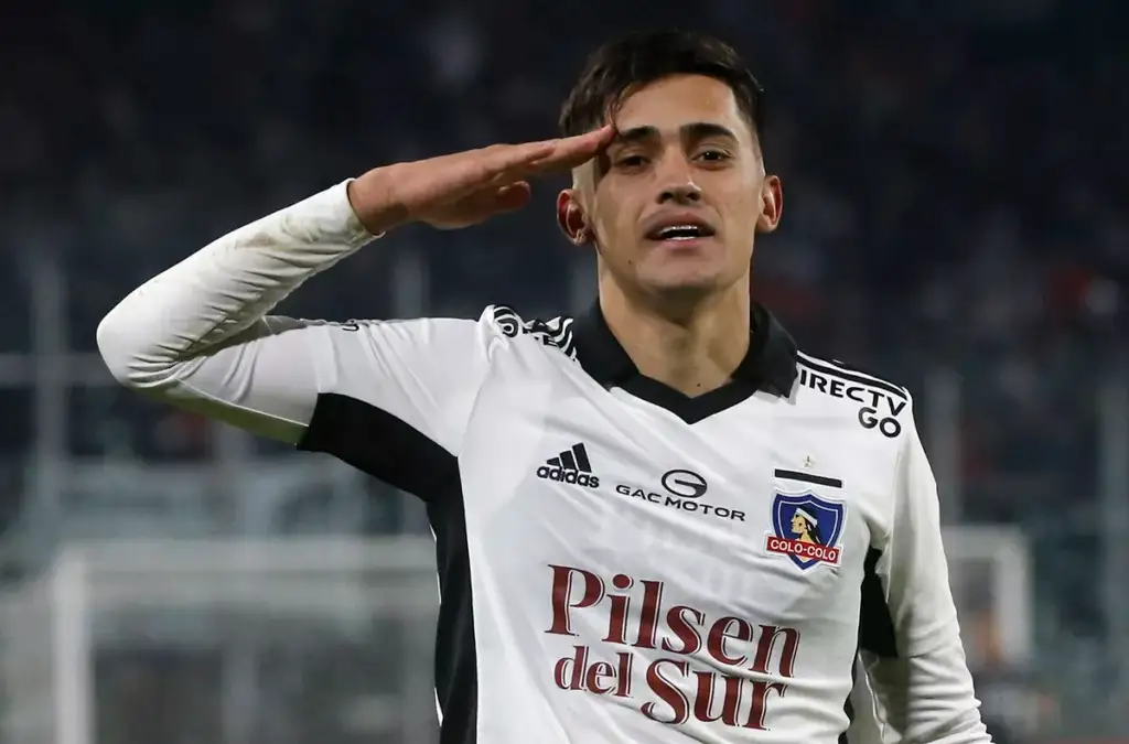Colo-Colo recibiría una gran suma de dinero por posible venta de Pablo Solari a Europa.