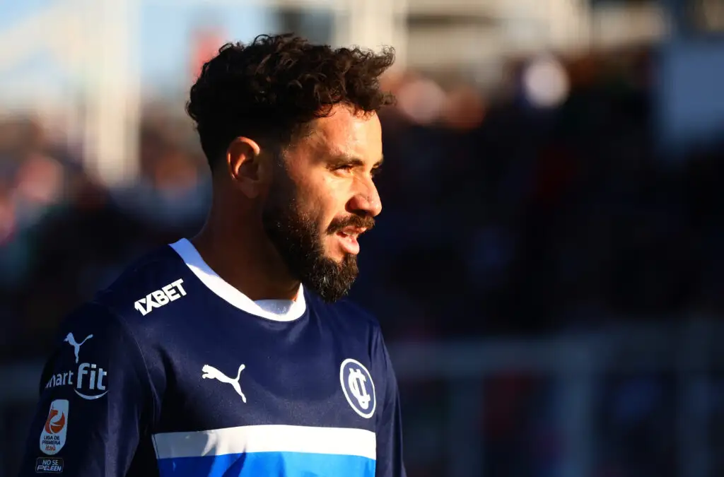 Eugenio Mena se perderá el partido de la UC ante Colo-Colo.