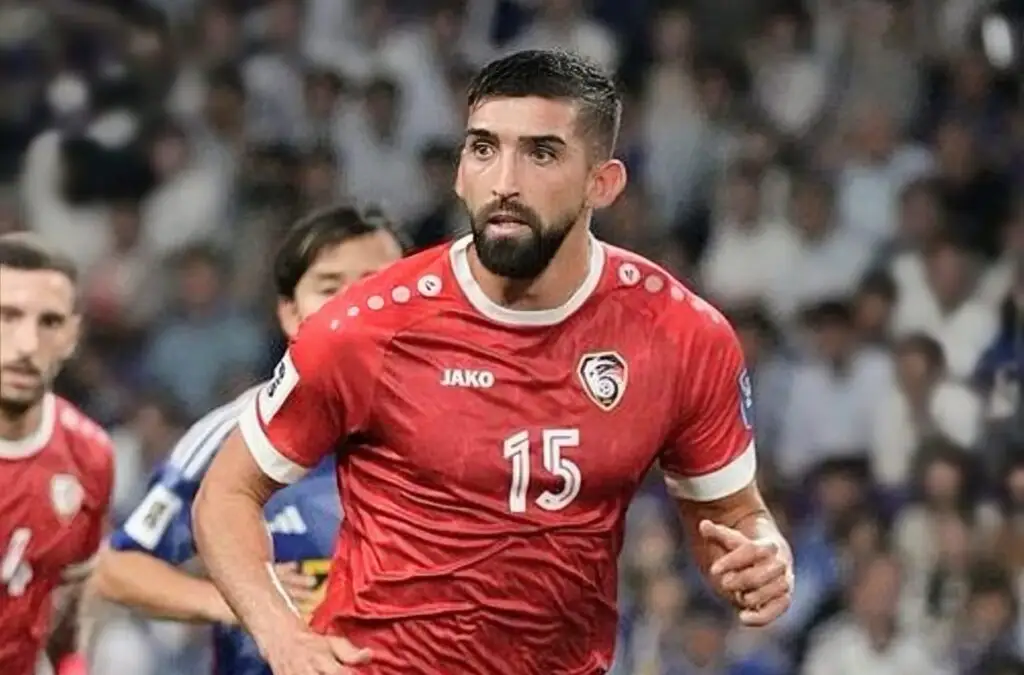 Emiliano Amor con la camiseta de la Selección de Siria.