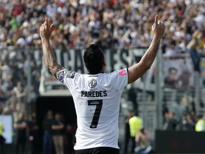 Esteban Paredes sueña con retirarse el 2022 en Colo-Colo y con el Monumental repleto