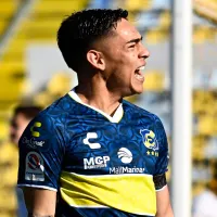 Joan Cruz anota su primer gol con Everton en fatídico primer tiempo de Universidad de Chile