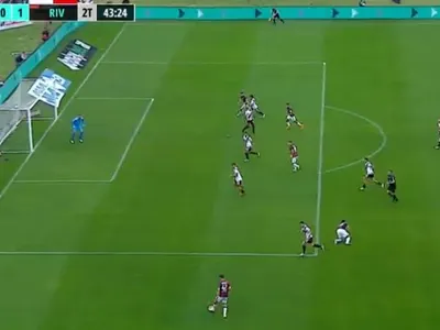 [VIDEO] Pudo ser héroe: El golazo anulado a Nicolás Blandi que da la vuelta en Argentina