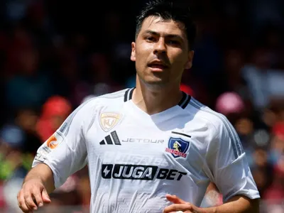 4-4-2 con Tomás Alarcón: La inédita formación que probó Colo-Colo para enfrentar a Everton