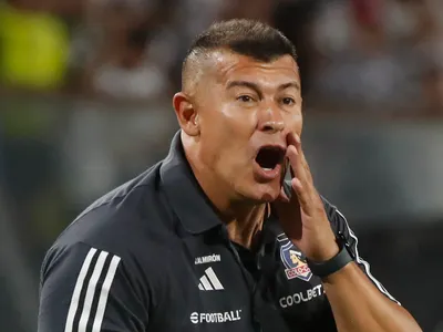 Jorge Almirón dejó clara su postura en la disputa del plantel con la directiva de Colo-Colo: «Para mí…»