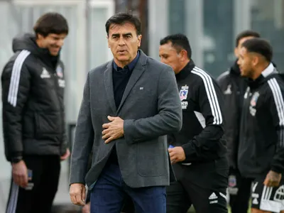 No se niega a partir: Gustavo Quinteros definió su futuro y reveló bajo qué condiciones abandonaría Colo-Colo