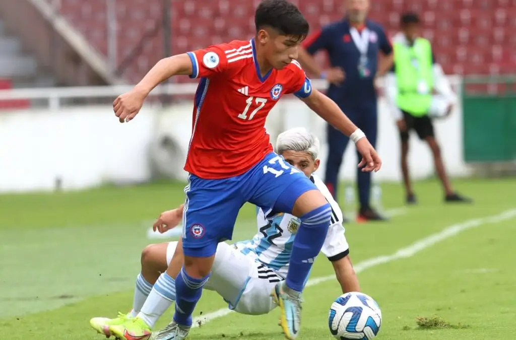 El juvenil de Colo-Colo podría volver a defender a Chile en el Mundial Su-20. Foto: API/Photosport.