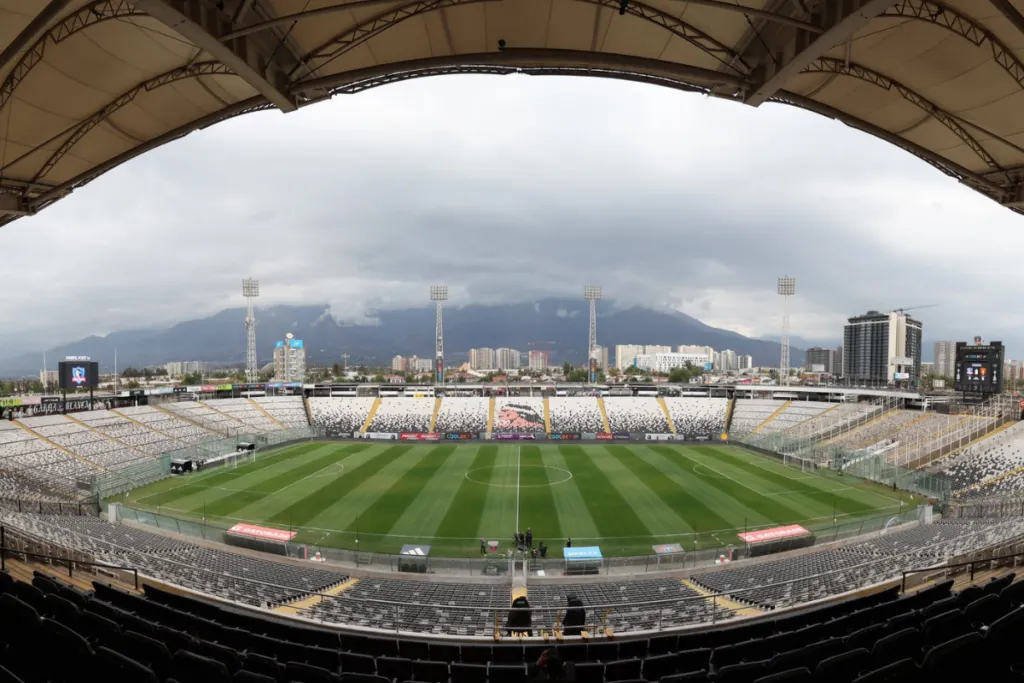 Foto de la cancha y galerías del Estadio Monumental tomada desde el Sector Océano del recinto.