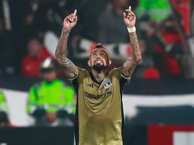[VIDEO] Pura jerarquía: Así fue el gol de Arturo Vidal para darle la igualdad a Colo-Colo ante Alianza Lima